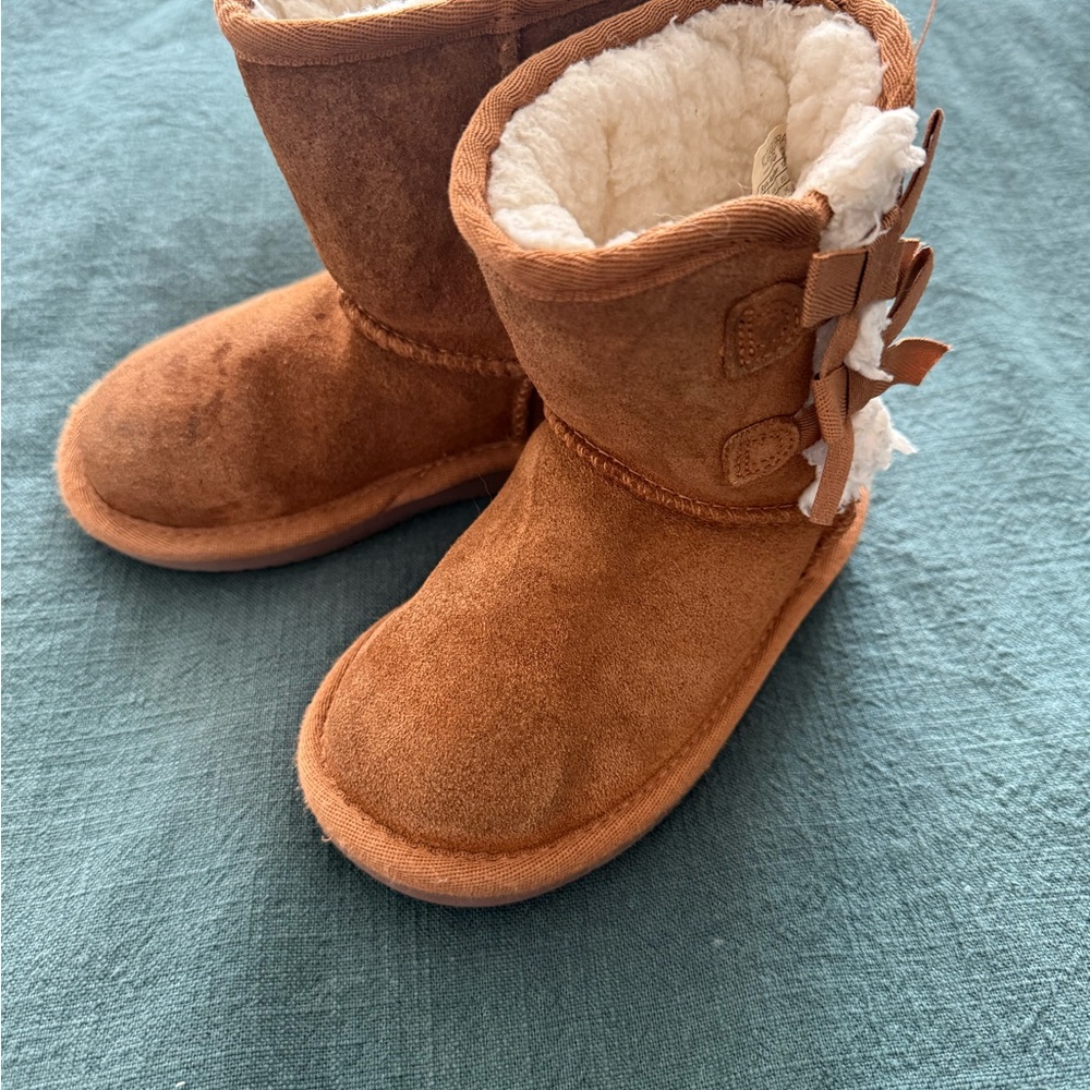 Koolaburra by UGG White Fur Lined Boots